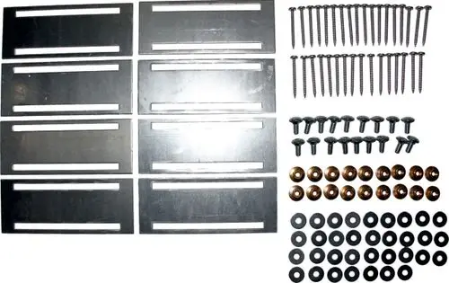 Set mit Metallplatten, Schrauben, Unterlegscheiben und weiteren Montagesteilen für die Installation, geeignet für Wolf AluPlus-Systeme.